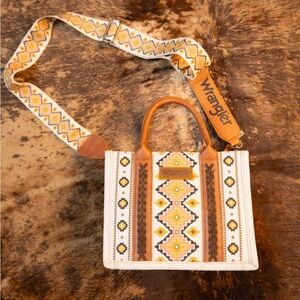 ‼️FINAL PRICE‼️Wrangler Southwestern Print Small Canvas Tote/Crossbody - Coffee